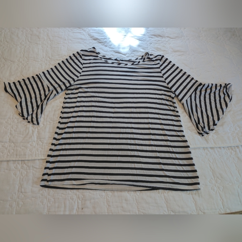 Green envelope Black and white stripe shirt with flutter sleeves